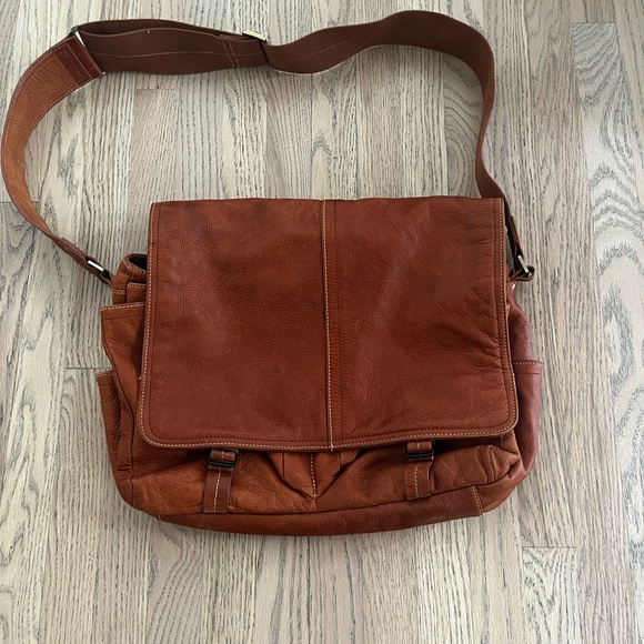 AmeriLeather Brown Leather Messenger Bag, Brass Accents, Cup Holders, Pockets - Picture 1 of 14